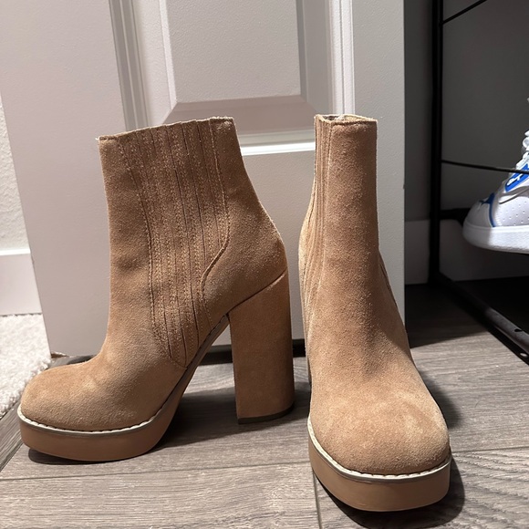 Steve Madden  Camel color platform booties NWOT - Picture 3 of 6